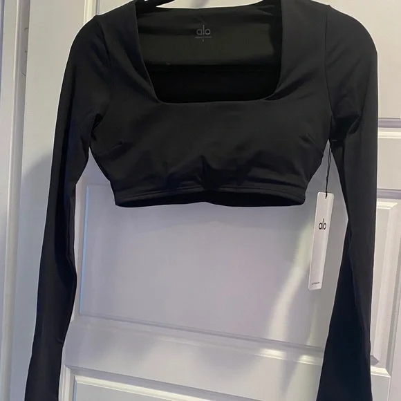 ALO Yoga Black SoftSculpt Long Sleeve Bra

Color black. Size small - Picture 2 of 4